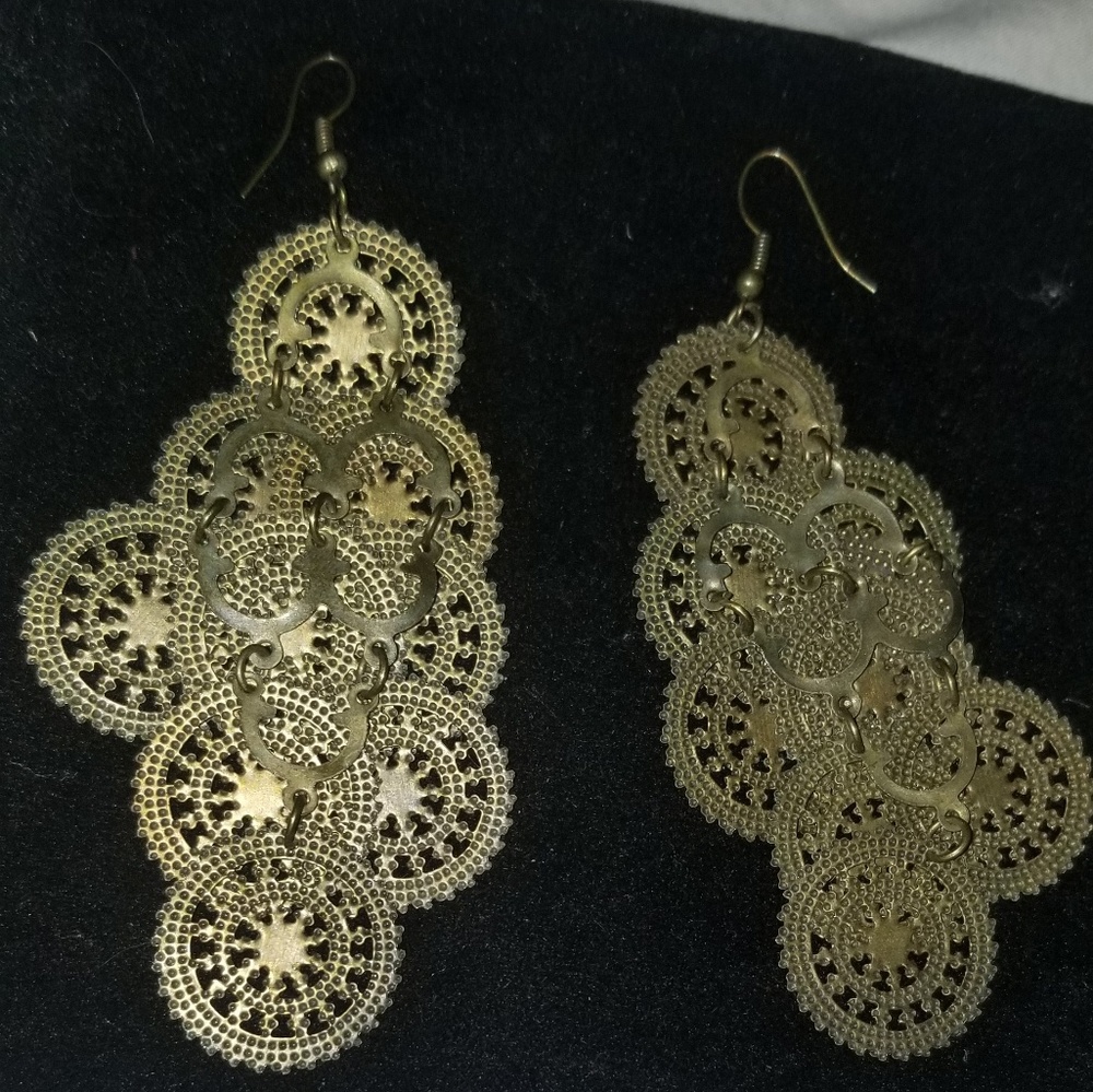 Large earrings - Picture 2 of 3